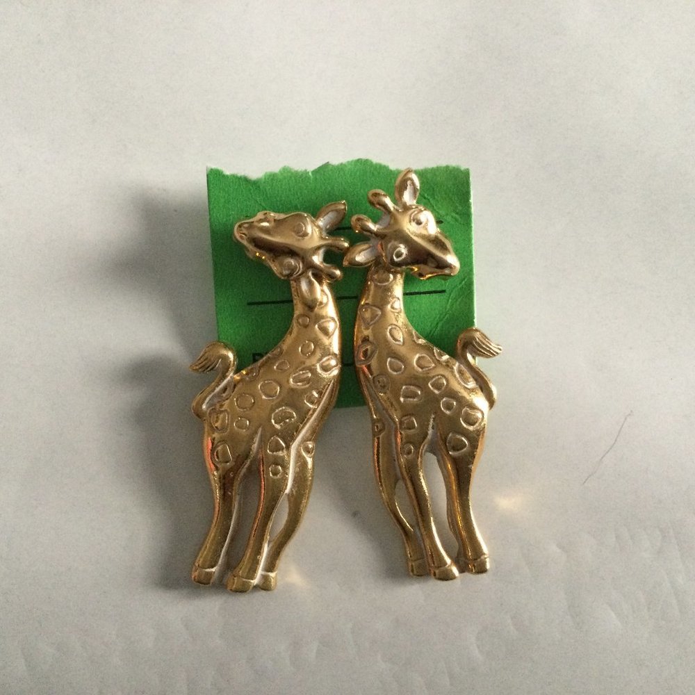 Avon Giraffe Earrings Vintage Dangle Jungle Animal White Enamel Spots